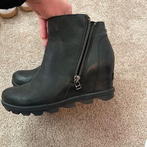 Sorel Black Ankle Boots with Side Zipper